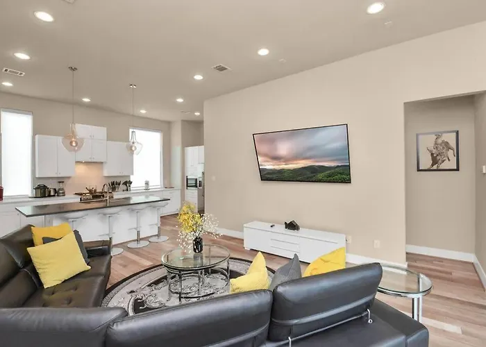Beautiful Luxurious Houston Galleria Home